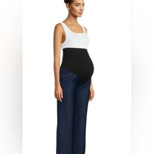 NWT  Maternity Jeggings Straight Leg S Black